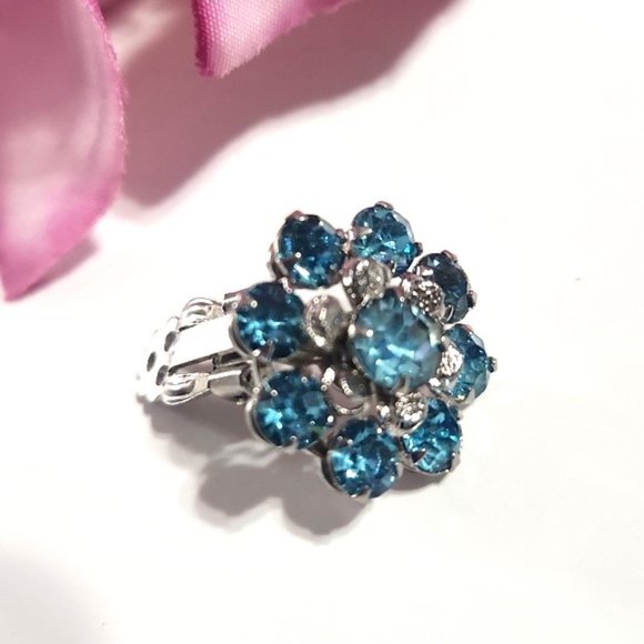 Vintage Ice Blue/Crystal Rhinestone Cluster Clip On Earrings - Picture 3 of 5